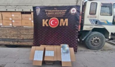 Şüphe üzerine durdurulan kamyon adeta kaçak sigara fabrikası çıktı!