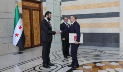 Türkiye’nin Şam Büyükelçisi Yılmaz, Şara’ya güven mektubunu sundu!