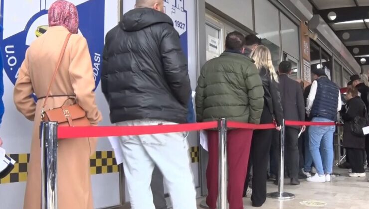 Yasağa saatler kaldı, kuyruk uzadıkça uzadı