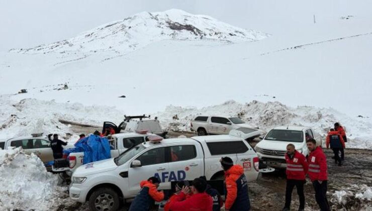 Zirveye yaklaşırken kayboldu: 58 yaşındaki dağcı için arama kurtarma devam ediyor