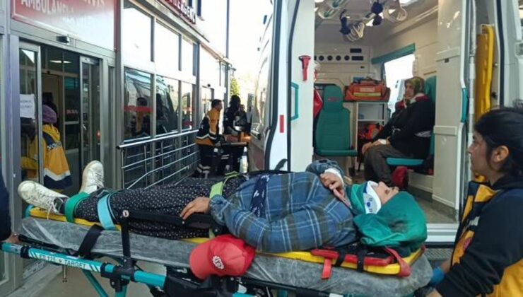 Adana’da tarım işçilerini taşıyan minibüs devrildi: 15 yaralı
