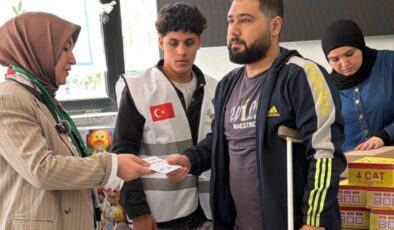 AK Partili Rukiye Toy’dan Kahire’de Filistinli ailelere kardeşlik eli