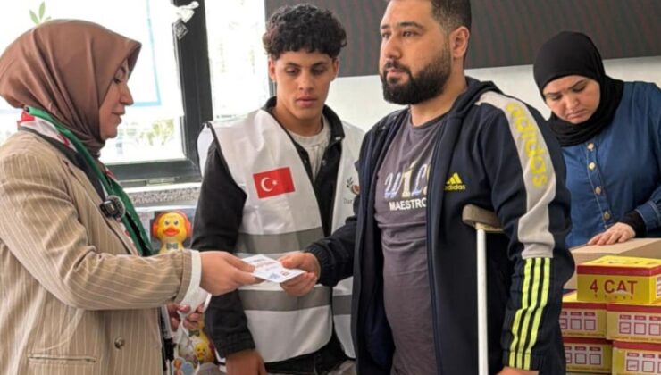 AK Partili Rukiye Toy’dan Kahire’de Filistinli ailelere kardeşlik eli