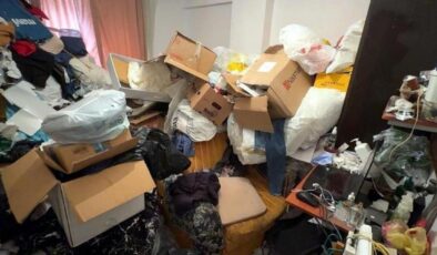 Avcılar’da 4 katlı binada ‘çöp ev’ gerginliği: 3 kamyon atık çıkarıldı