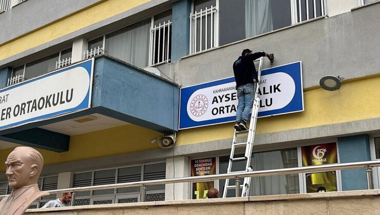 Ayser Çalık Ortaokulu’nun tabelası, yeni binaya asıldı