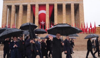 Bakan Tekin’den Anıtkabir’e ziyaret