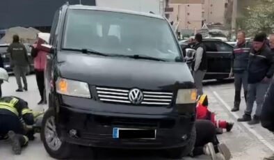 Bartın’da feci kaza: Aracın altında kalan kadını ekipler kurtardı