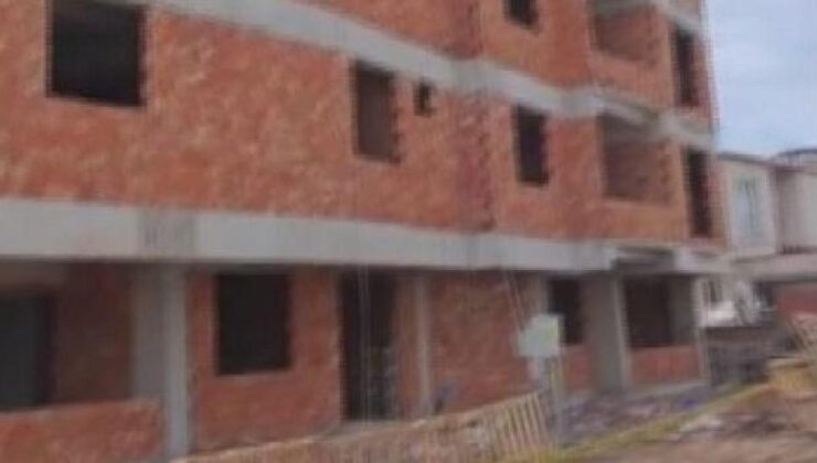 Çalıştığı inşaatın çatısından düşüp öldü