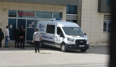 Ekmek almak için çıkmıştı! Çöp kamyonunun altında kaldı