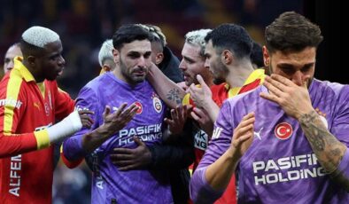 Galatasaray taraftarı büyük tepki gösterdi! Günay Güvenç maç sonu gözyaşlarını tutamadı