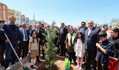 Gaziantep Büyükşehir’den 23 Nisan’a özel fidan dikim töreni