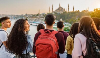 Gençlerin 3’te 1’i dindarlığı “göstermelik” buluyor