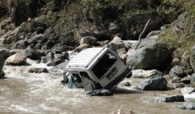 Giresun’da dereye devrilen araçtaki sürücü öldü!