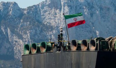 Hürmüz’de gerginlik zirvede! İran gemisi ABD ablukasını deldi