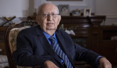 Hüsamettin Cindoruk hayatını kaybetti