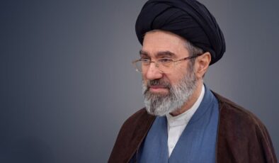 İran dini lideri Hamaney: İran donanması savaşa hazır