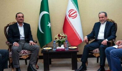 İran Dışişleri Bakanı Erakçi ile Pakistan Genelkurmay Başkanı Munir, Tahran’da görüştü