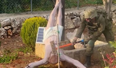 İsrail askeri İsa heykeline balta ile saldırdı