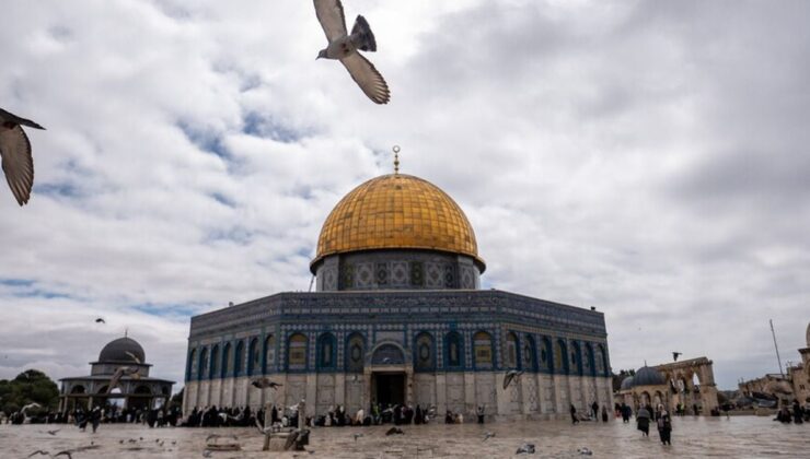 İsrail’in savaş bahanesiyle kapattığı Mescid-i Aksa, 41 gün sonra ibadete açıldı