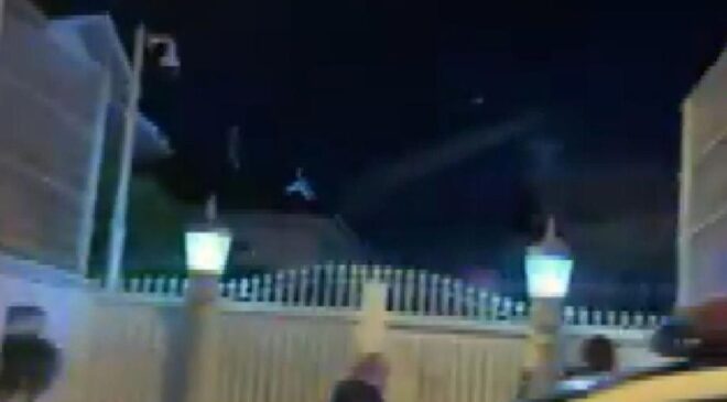 İstanbul Boğazı’nda faciadan dönüldü: Yalıya metreler kala karaya oturdu