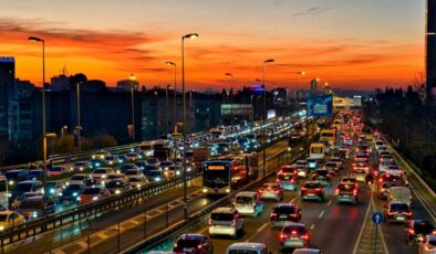İstanbul’da trafik kilit noktasına geldi