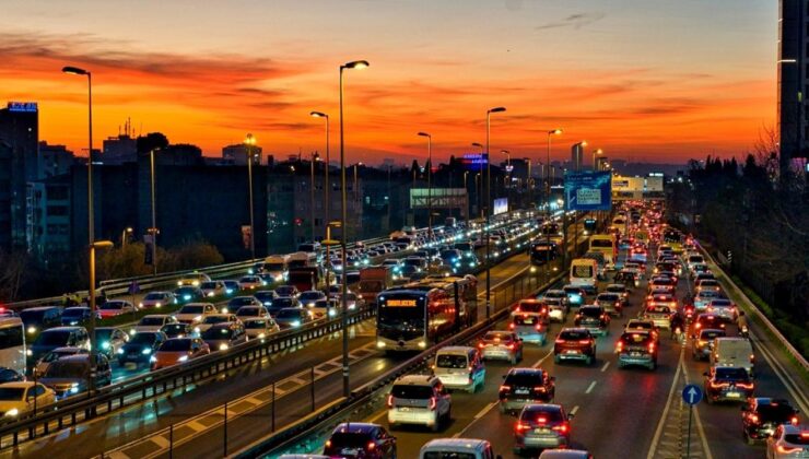 İstanbul’da trafik kilit noktasına geldi