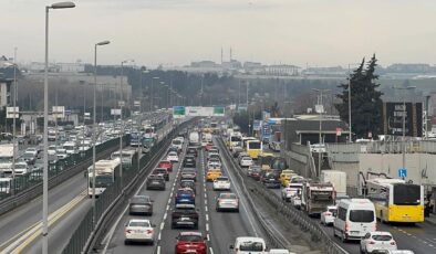 İstanbul’da sabah trafiği kilitlendi: Yoğunluk yüzde 83’ü buldu