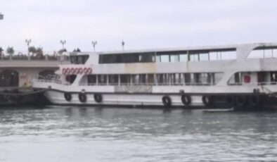 Kadıköy’de yolcu teknesinde yangın çıktı!