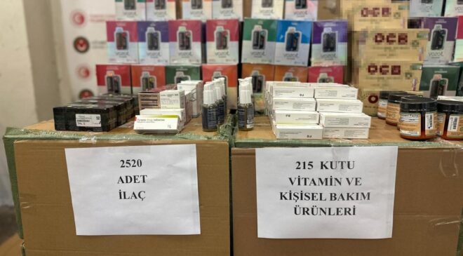 Kapıkule’de TIR’da 10 bin 400 elektronik sigara ve kaçak eşya ele geçirildi