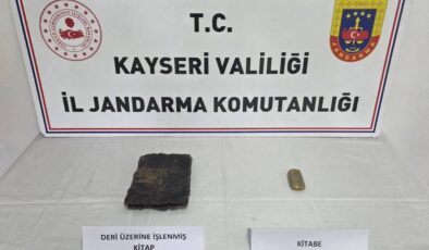 Kayseri’de tarihi eser operasyonu: Deri üzerine işlenmiş el yazması kitap ele geçirildi!