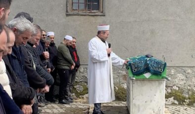 Köyün neşesiydi! İmam ayakta durmakta güçlük çekti