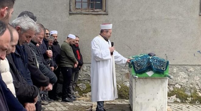 Köyün neşesiydi! İmam ayakta durmakta güçlük çekti