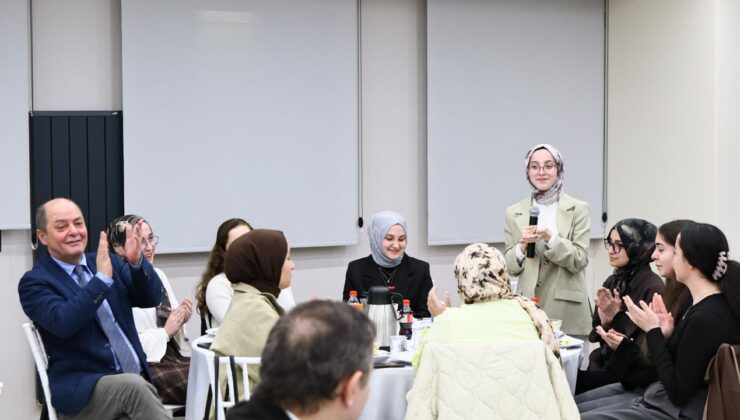 Kumrulu gençler İstanbul’da gönül sofrasında buluştu