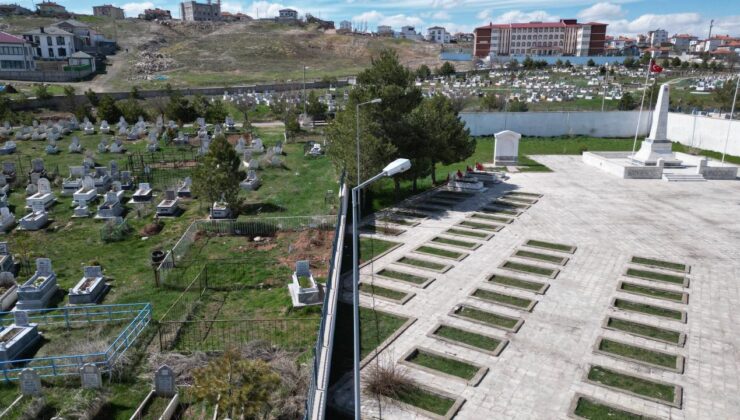 Mezarlıkta dikkat çeken detay: Kabirlerin kıble yönü farklı çıktı