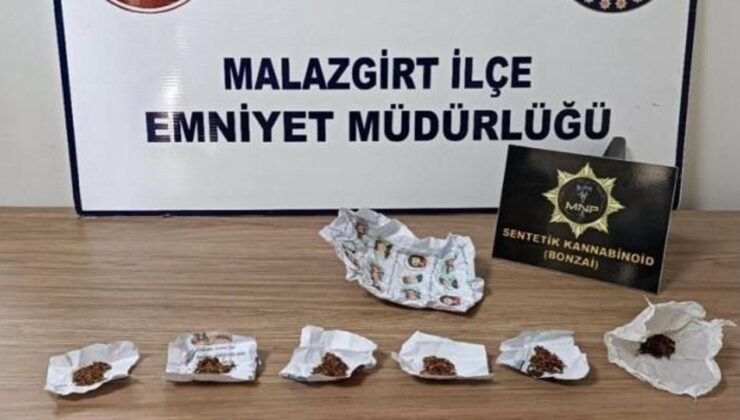 Muş’ta uyuşturucu operasyonları: Aracın gizli bölmesinden yüzlerce gram zehir çıktı!