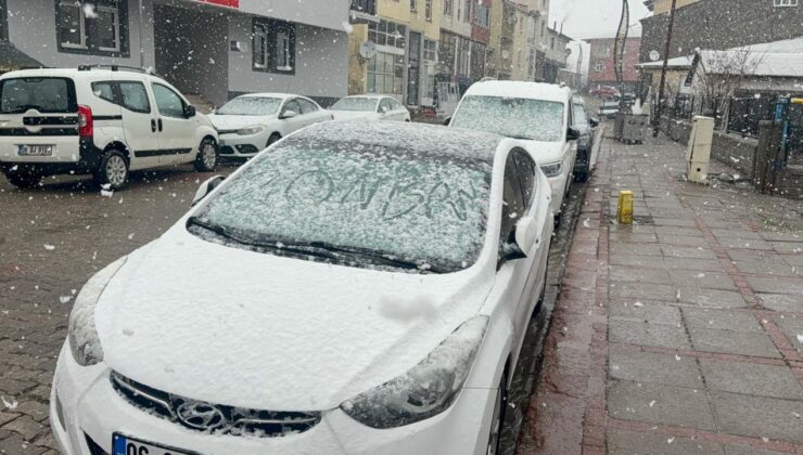 Nisan ayında kar sürprizi! Her yer beyaza büründü