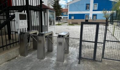 Okullarda yeni dönem: İlk kez uygulandı! Turnikeyle giriş yapılıyor