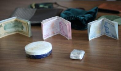 Otobüste unutulan içinde 600 bin liralık altın olan çanta sahibine ulaştırıldı