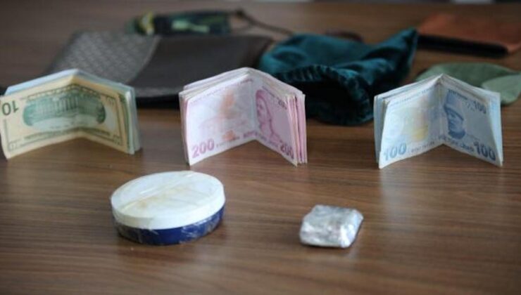 Otobüste unutulan içinde 600 bin liralık altın olan çanta sahibine ulaştırıldı