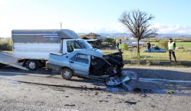 Otomobili ikiye ayıran kaza: 1 ölü!