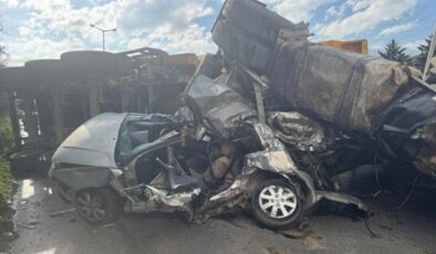 Otoyolda can pazarı! 4 araç birbirine girdi: Can kaybı var!