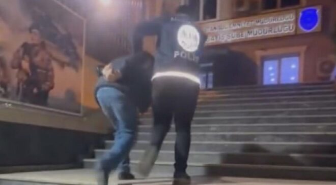 Polis yeleğiyle yayın yapan şüpheli yakalandı