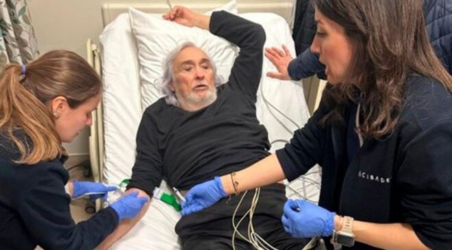 Sahnede fenalaşan Müjdat Gezen hastaneye kaldırıldı