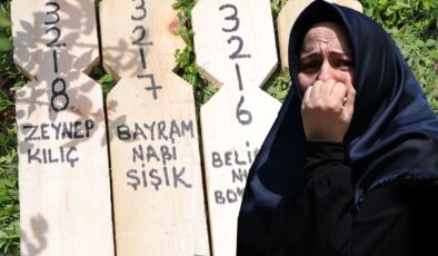 Saldırıda hayatını kaybeden 4 sınıf arkadaşı yan yana toprağa verildi