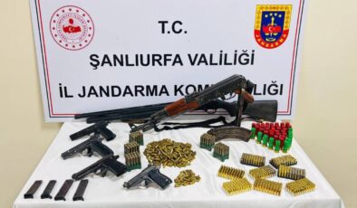 Şanlıurfa’da cephanelik gibi eve baskın: Uzun namlulu tüfek ve tabancalar ele geçirildi!