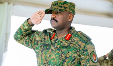 Türkiye’yi tehdit eden küstah general el yükseltti