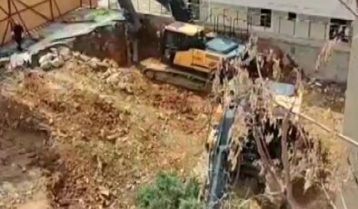 Üsküdar Belediyesi’nin ruhsat verdiği inşaat alanında ağaçlar kesildi