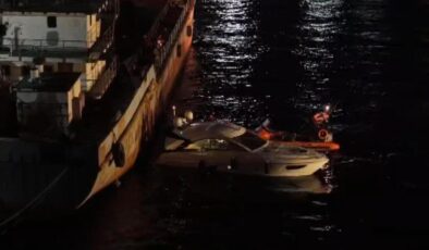 Üsküdar’da gemiye çarpan tekne battı!