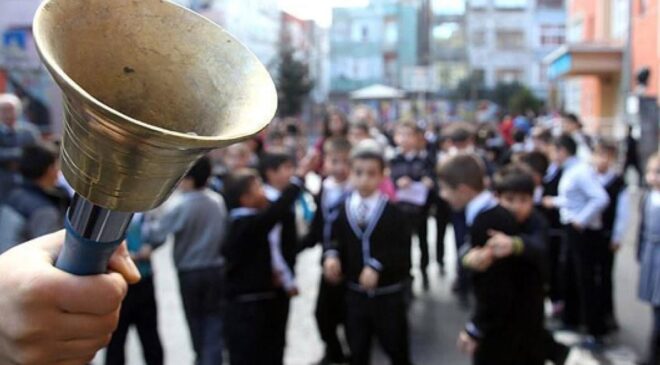 Yapılan kanlı saldırılar sonrası okullarda bir dönem sona erdi