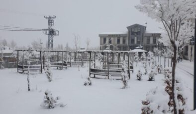 Yoğun kar yağışı: 93 yerleşim yeri ulaşıma kapandı!